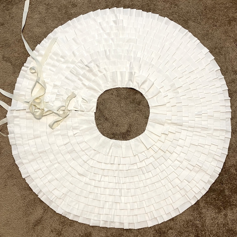New White Ruffle Tree Skirt